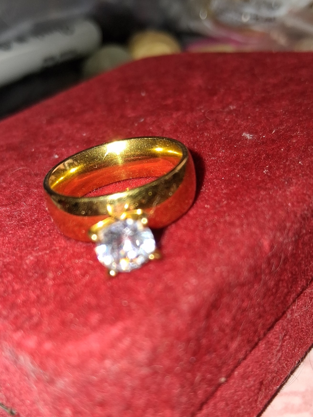 Source Unknown Gold Tone Solitaire Ring with Clear Stone